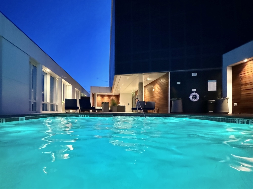 188 Brookline Avenue, Unit PH29A Boston, MA 02215 - Photo 25 of 42 a view of a house with backyard