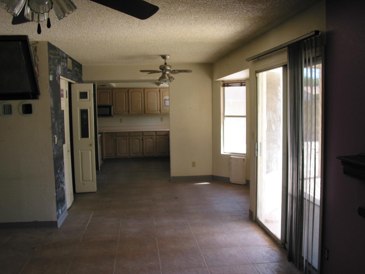431 East Silver Creek Road Gilbert, AZ 85296 - Photo 3 of 6 Family Room/ Kitchen