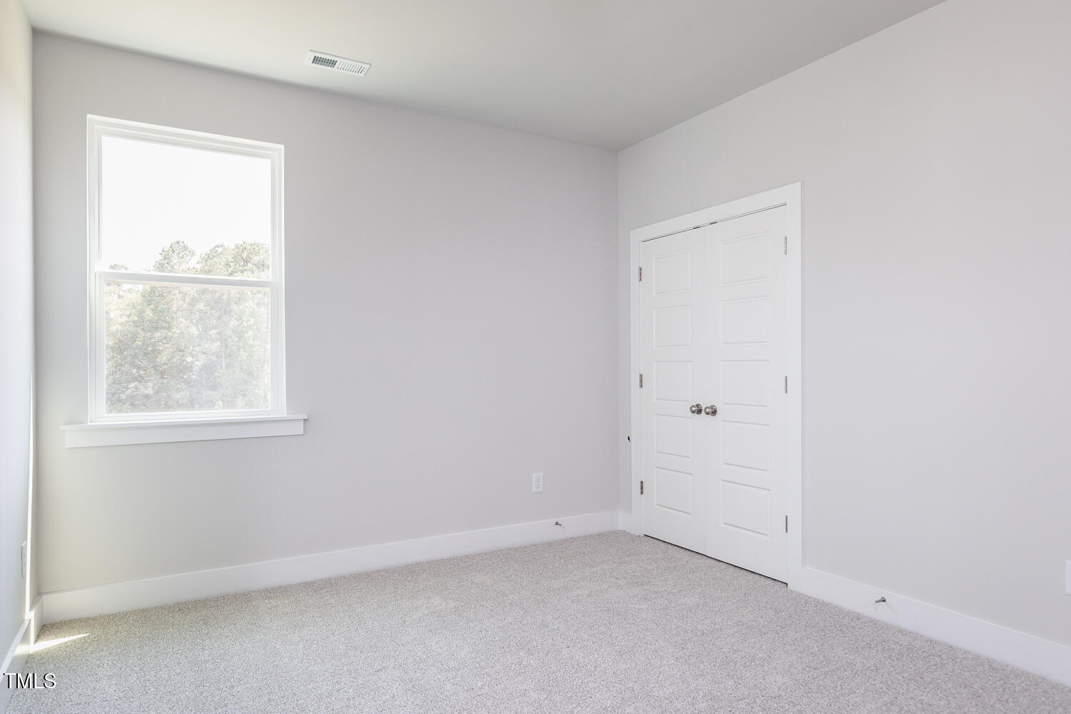 207 Golfview Avenue Four Oaks, NC 27524 - Photo 31 of 37 an empty room with a window
