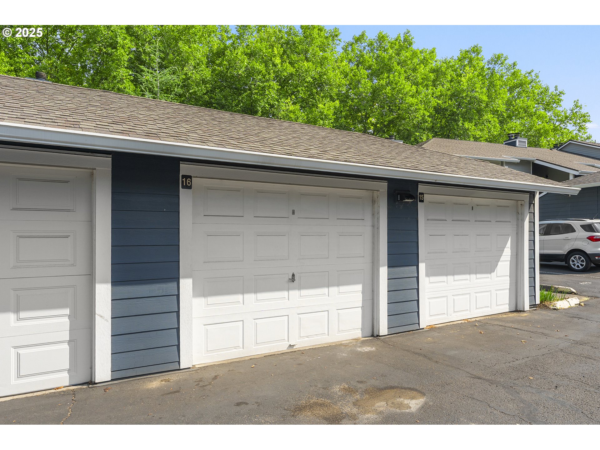8512 Southwest Mohawk Street Tualatin, OR 97062 - Photo 26 of 33 a backyard of a house