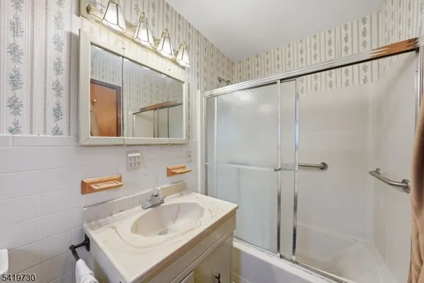 $700,000 | 21 Landing Trail, Denville, NJ 07834