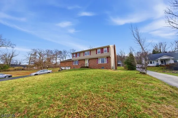 $700,000 | 21 Landing Trail, Denville, NJ 07834