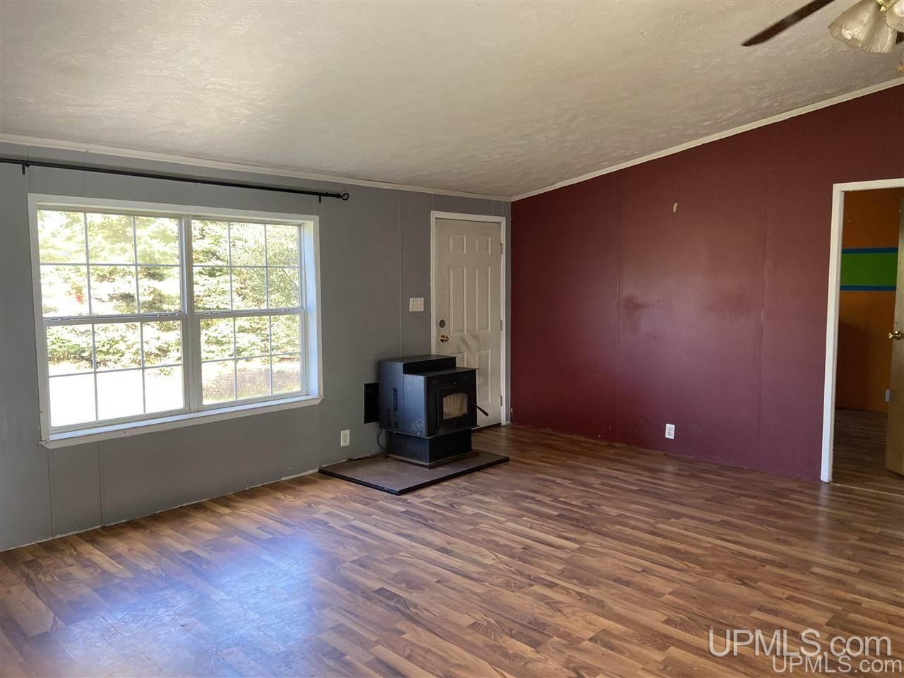 4103 18th Road Escanaba, MI 49829 - Photo 4 of 17