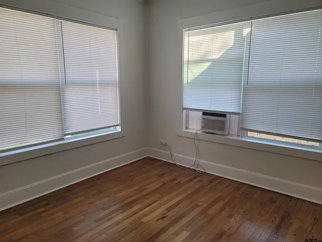 $1,350 | 1320 West Oakwood Street, Tyler, TX 75702