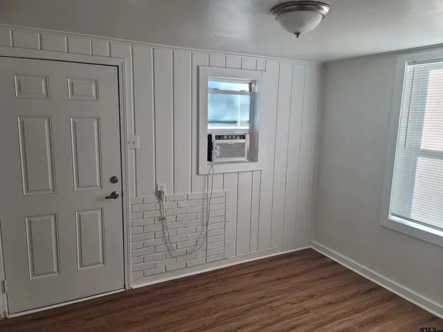 $1,350 | 1320 West Oakwood Street, Tyler, TX 75702