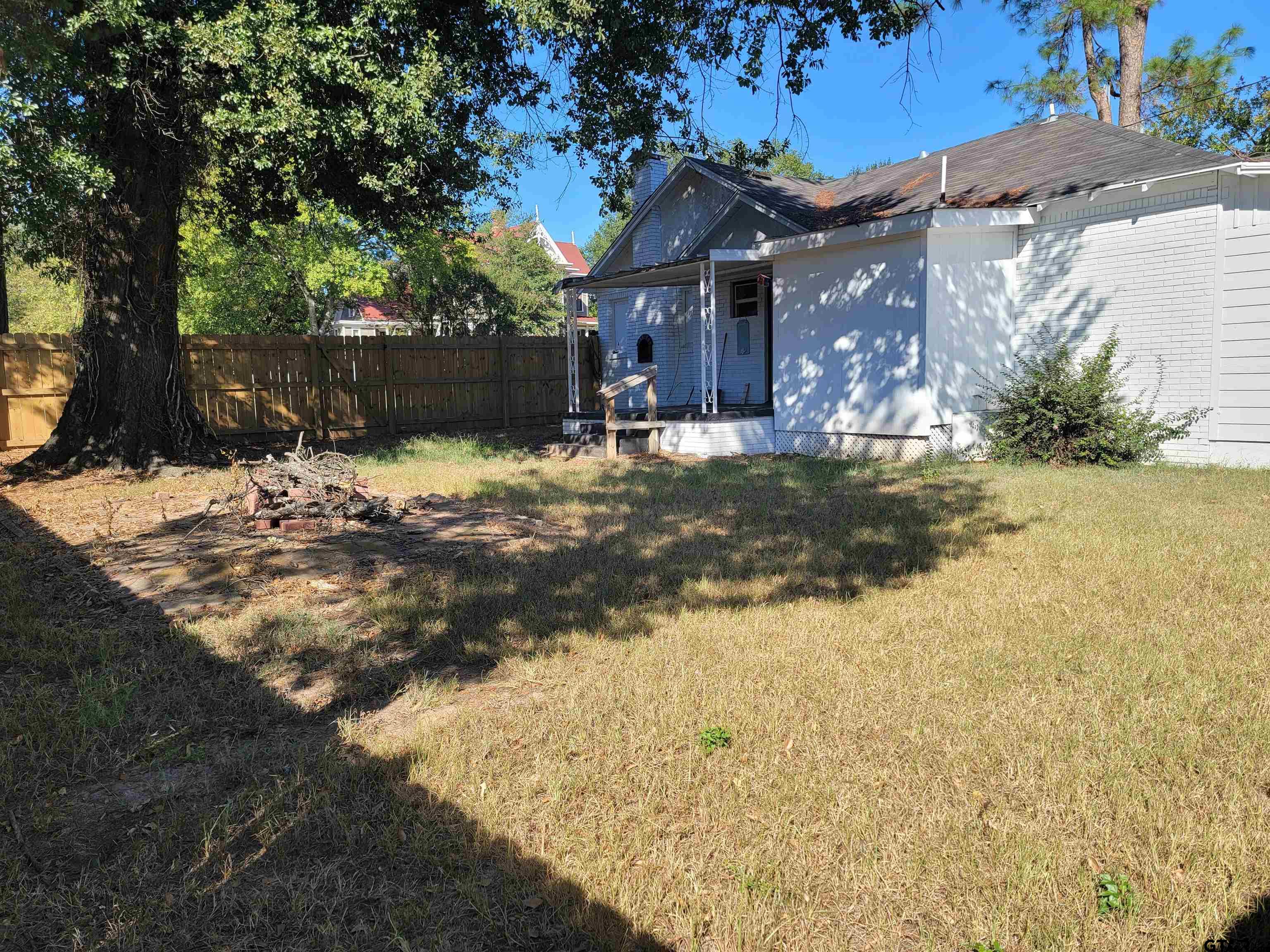 1320 West Oakwood Street Tyler, TX 75702 - Photo 2 of 15