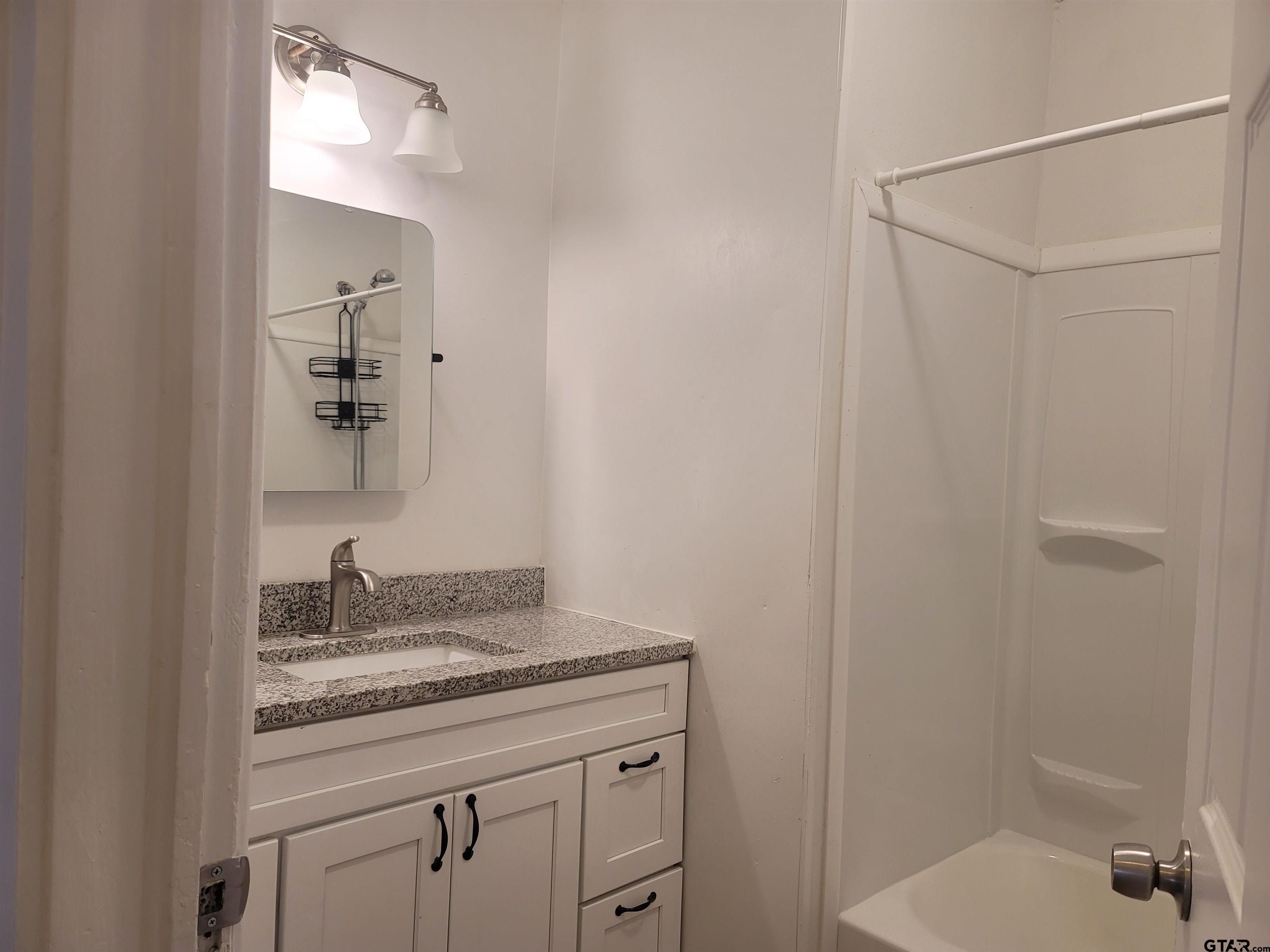 1320 West Oakwood Street Tyler, TX 75702 - Photo 9 of 15