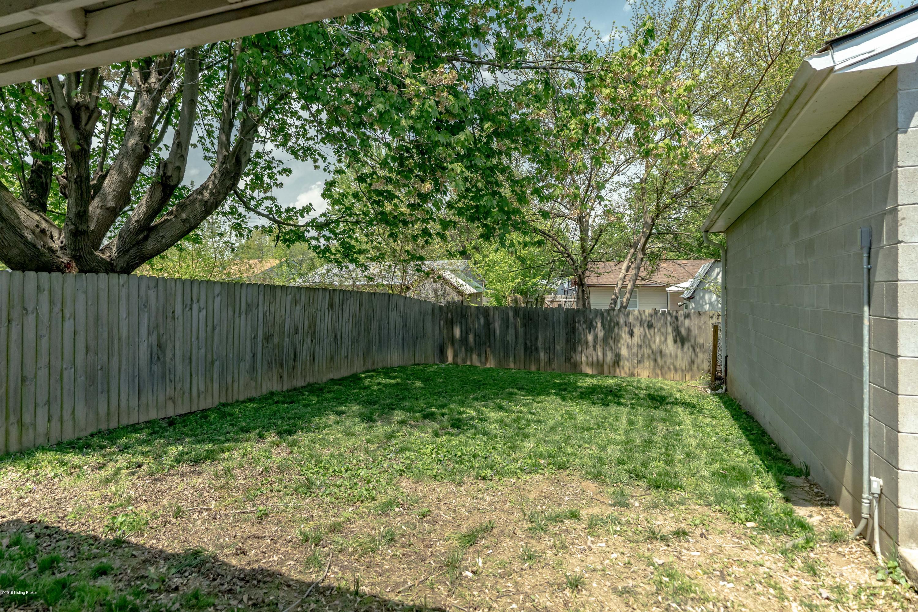 218 Crestwood Road Louisville, KY 40229 - Photo 34 of 35 Backyard