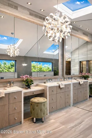 $1,860,000 | 70 Woodvale Loop | Prince's Bay