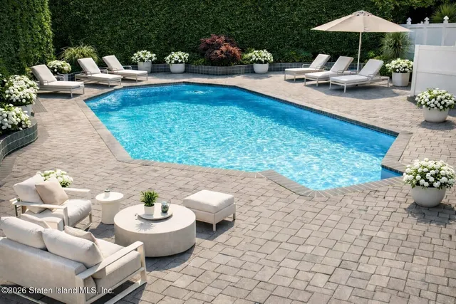 $1,860,000 | 70 Woodvale Loop | Prince's Bay