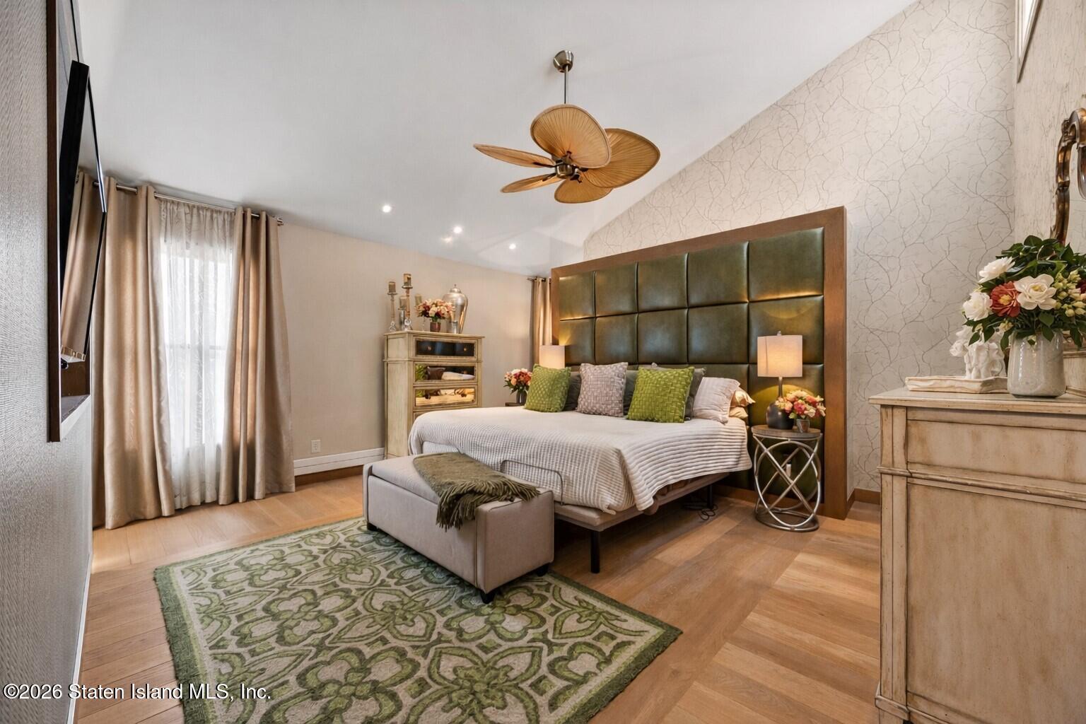 70 Woodvale Loop Staten Island, NY 10309 - Photo 25 of 58 PRIMARY_BEDROOM-003