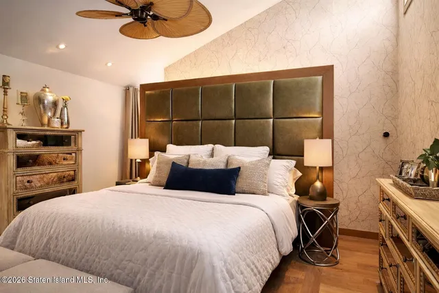 $1,860,000 | 70 Woodvale Loop | Prince's Bay