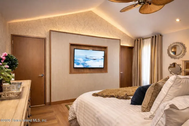 $1,860,000 | 70 Woodvale Loop | Prince's Bay