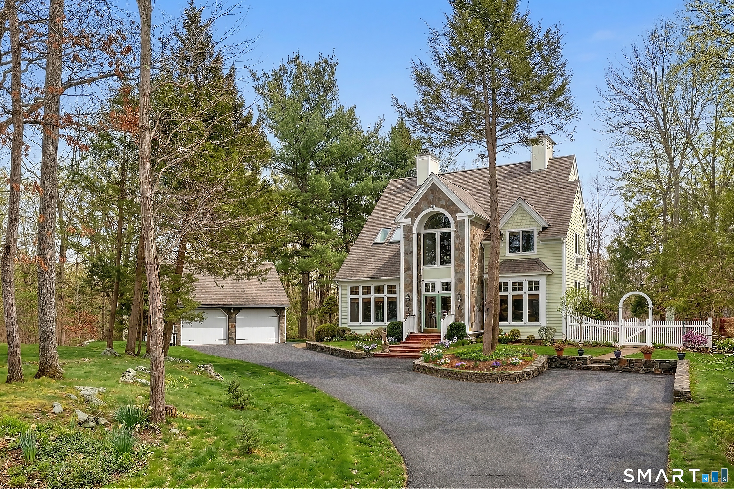 9 A Obtuse Rocks Road Brookfield, CT 06804 - Photo 3 of 36 a front view of a house with garden