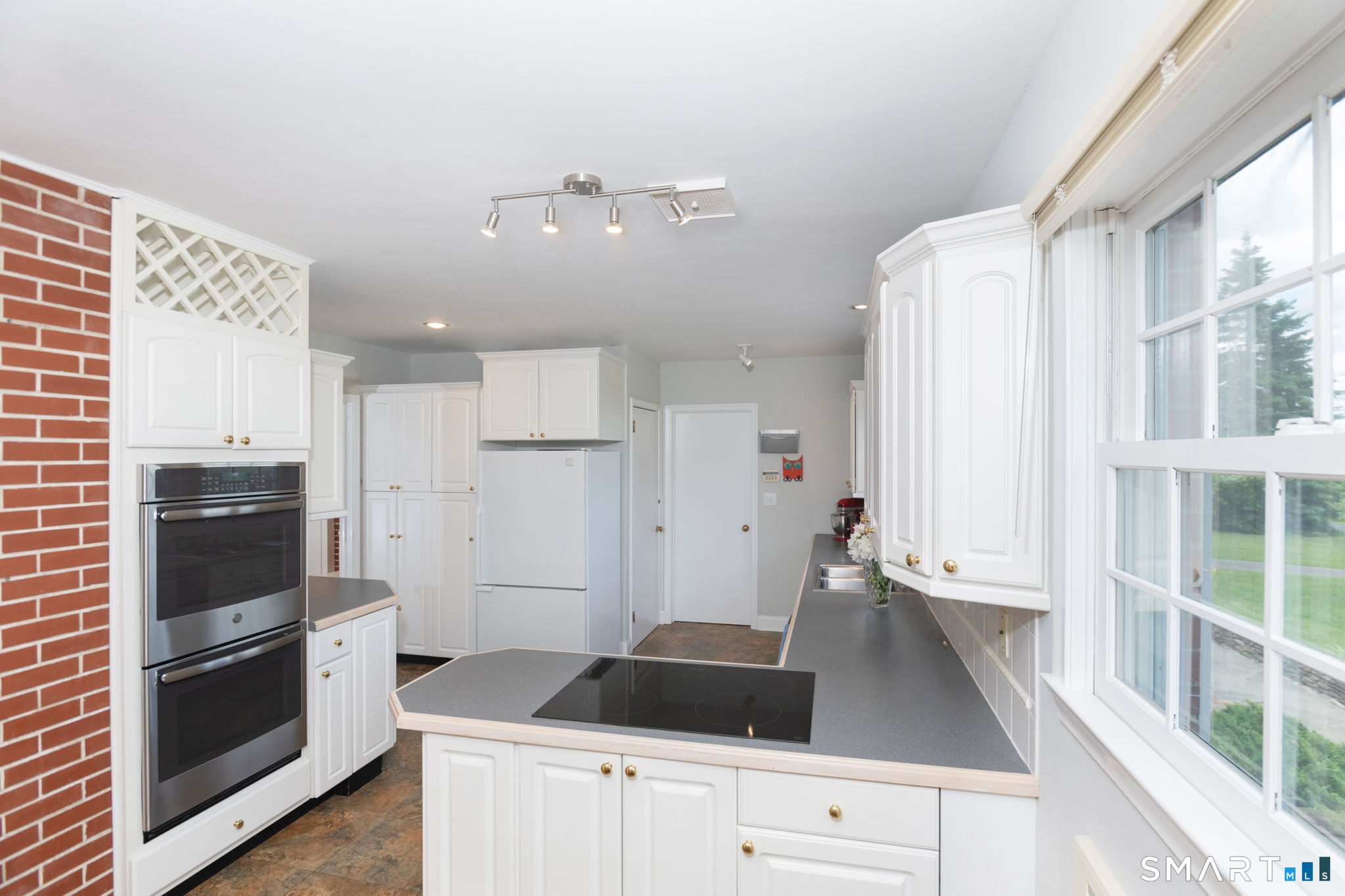 12 Valley View Road Newtown, CT 06470 - Photo 14 of 39