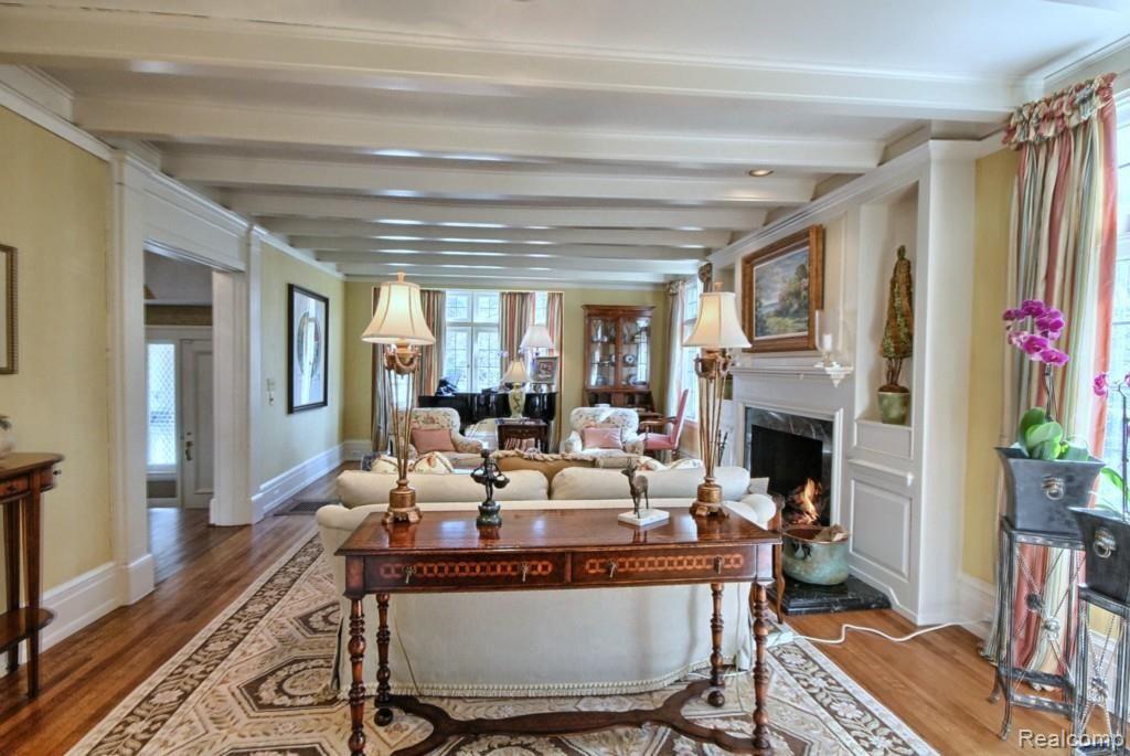 333 Washington Road Grosse Pointe, MI 48230 - Photo 17 of 34 Family Room.jpg