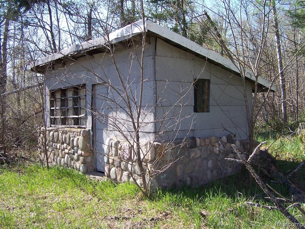 2720 Sawyer Road Gaylord, MI 49735 - Photo 4 of 5