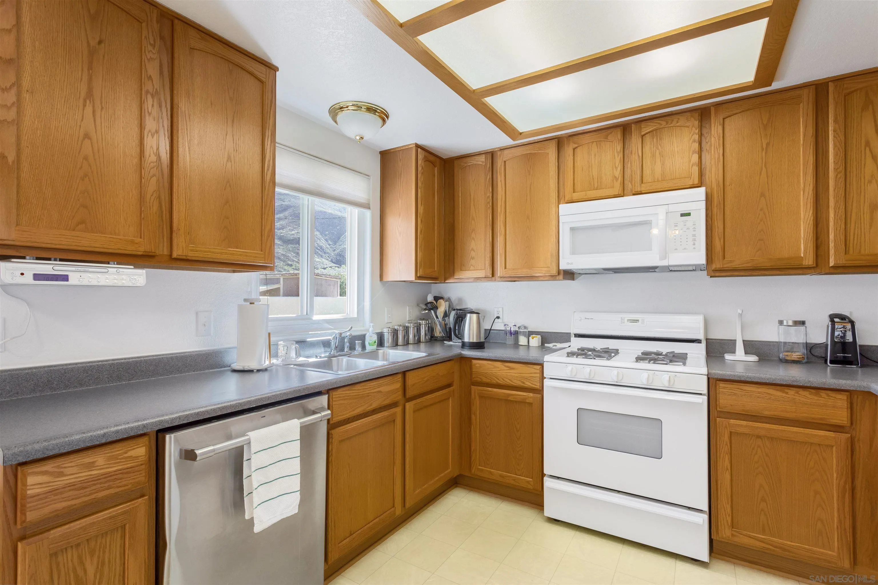 51633 Ida Avenue Cabazon, CA 92230 - Photo 5 of 33