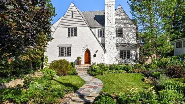$1,825,000 | 33 Maple Hill Drive, Larchmont, NY 10538