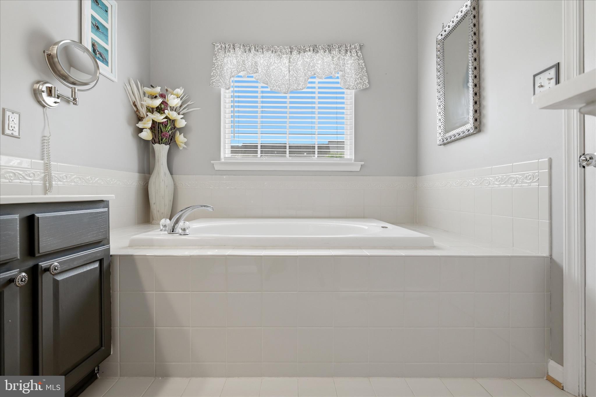 405 Leeds Ridge Court Purcellville, VA 20132 - Photo 29 of 64 Primary Bathroom