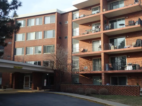 $105,900 | 16 East Old Willow Road, Unit 435S, Prospect Heights, IL 60070