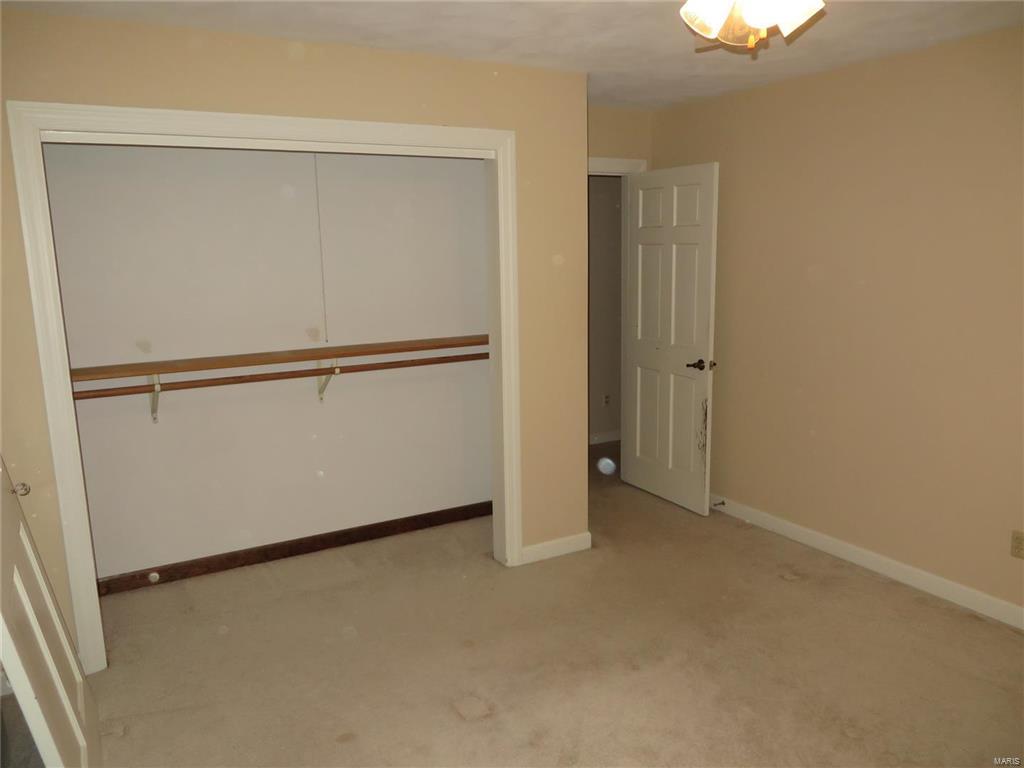 18 Pond Way Godfrey, IL 62002 - Photo 12 of 29 Gallery Image 12