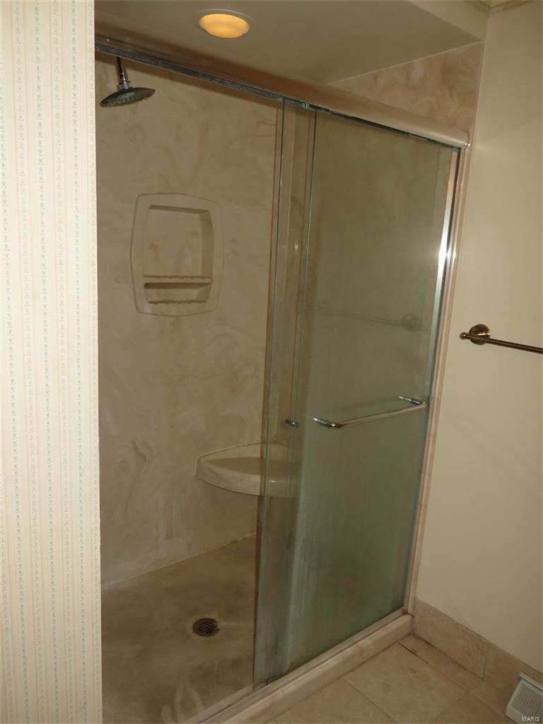 18 Pond Way Godfrey, IL 62002 - Photo 17 of 29 Gallery Image 17
