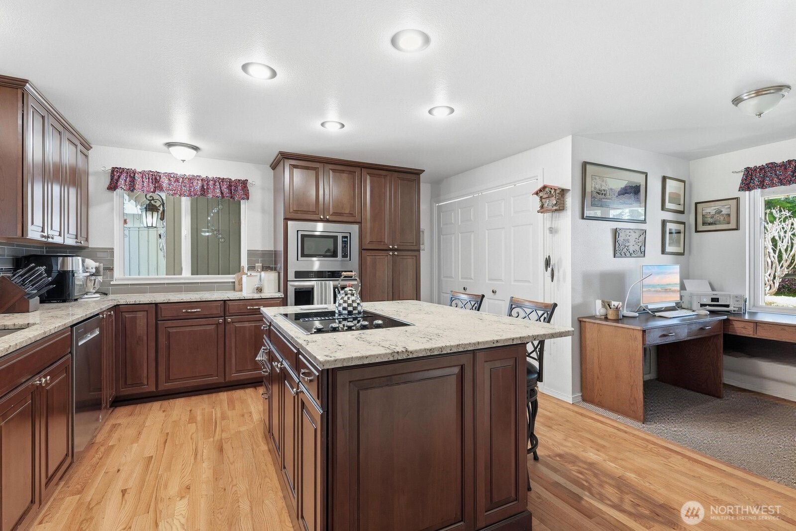 25309 144th Avenue Southeast Kent, WA 98042 - Photo 12 of 38