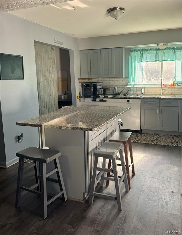 18788 Gill Road Livonia, MI 48152 - Photo 2 of 9