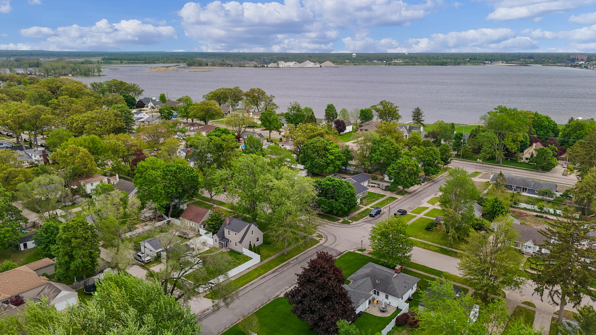 501 Ray Street Muskegon, MI 49445 - Photo 4 of 24 DJI_20260519091910_0088_D