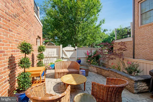 $999,999 | 208 Beacon Place Northeast, Washington, DC 20011