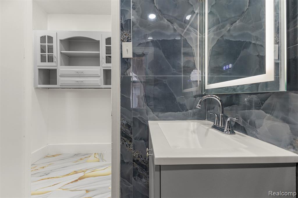 7830 Miller Road Dearborn, MI 48126 - Photo 20 of 43 Gallery Image 20