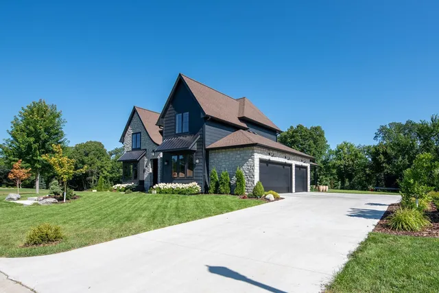 $1,258,000 | 626 Marie Lane, North Mankato, MN 56003