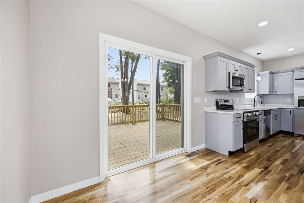 30 Goldenrod Street Springfield, MA 01109 - Photo 14 of 38