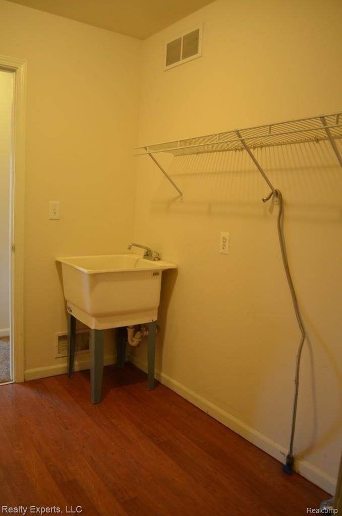 50606 Wear Road Belleville, MI 48111 - Photo 16 of 20 Laundry room