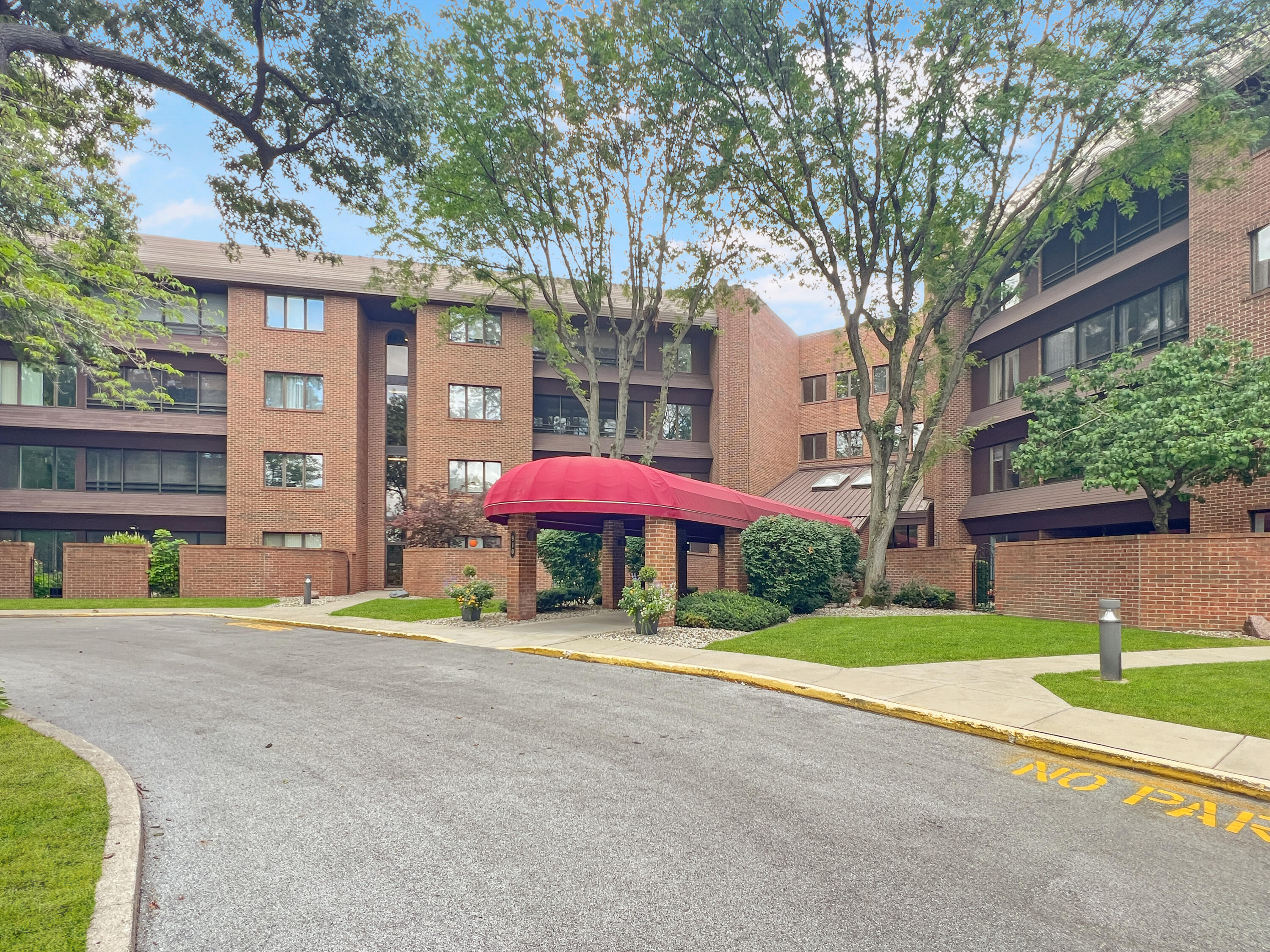 910 Ridge Road, Unit 208 Munster, IN 46321 - Photo 1 of 39 3000x2250