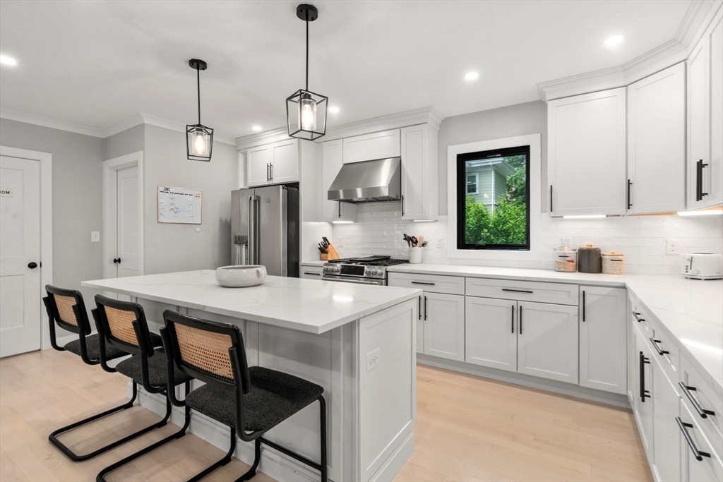 103 Warwick Road, Unit 103 Newton, MA 02465 - Photo 13 of 38