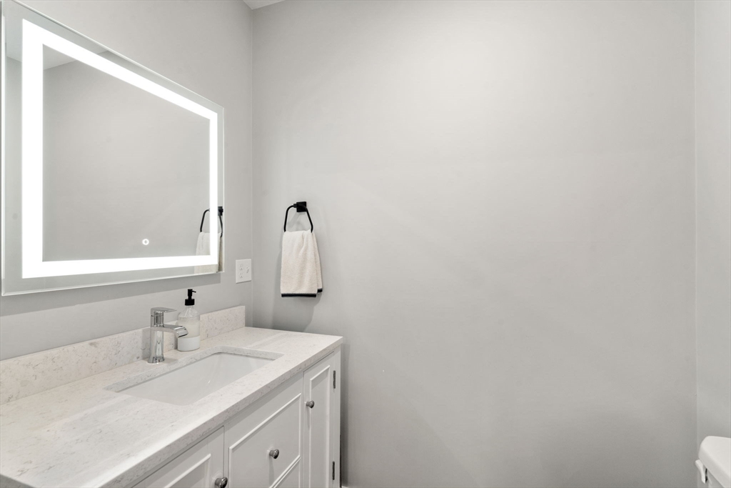 103 Warwick Road, Unit 103 Newton, MA 02465 - Photo 17 of 38