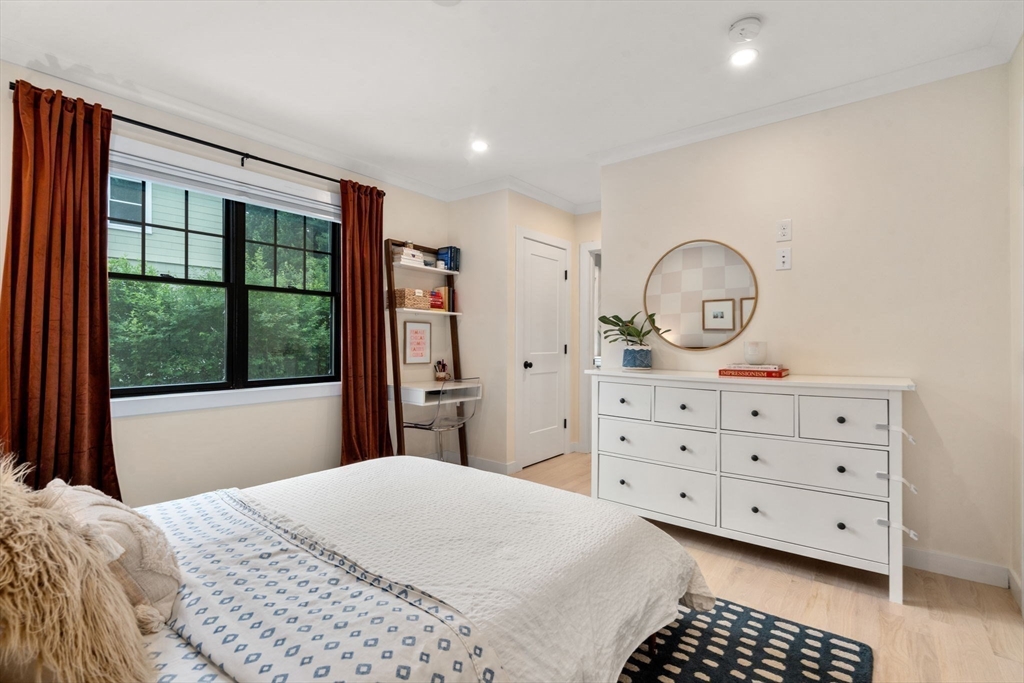 103 Warwick Road, Unit 103 Newton, MA 02465 - Photo 23 of 38