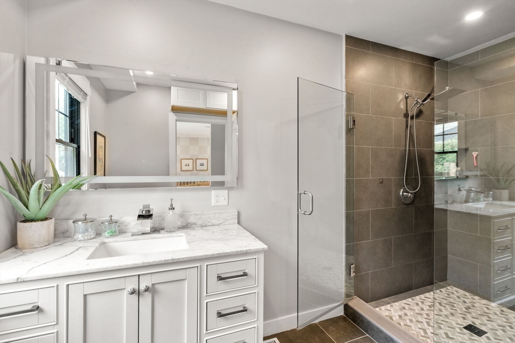 103 Warwick Road, Unit 103 Newton, MA 02465 - Photo 25 of 38