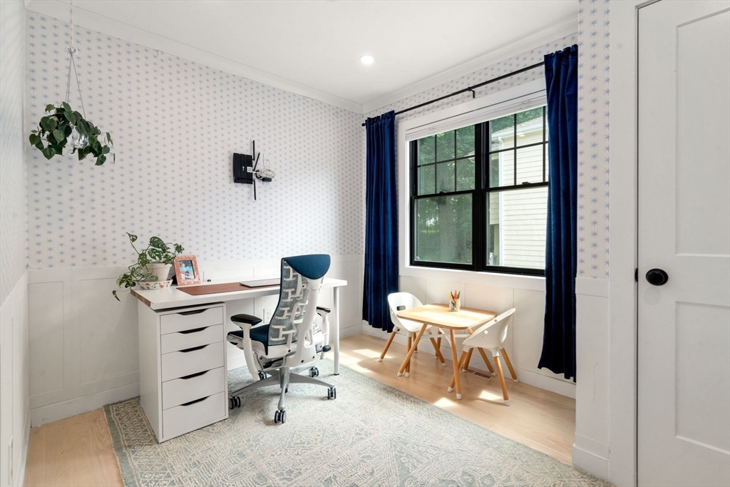 103 Warwick Road, Unit 103 Newton, MA 02465 - Photo 30 of 38