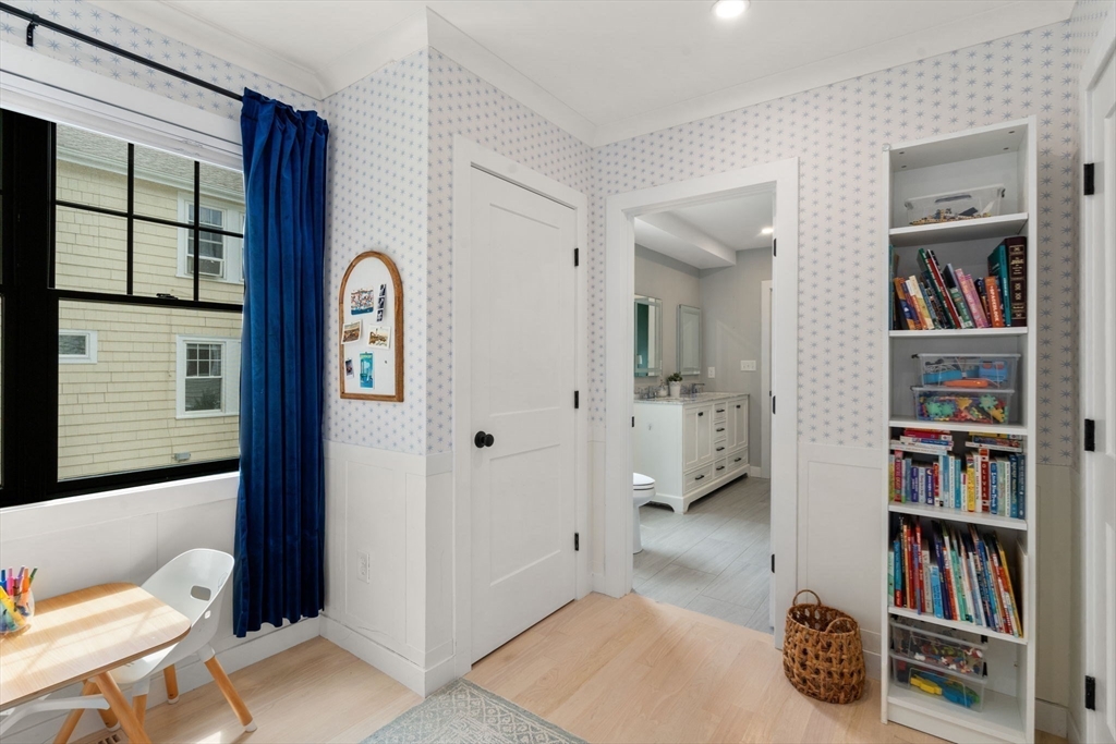 103 Warwick Road, Unit 103 Newton, MA 02465 - Photo 31 of 38