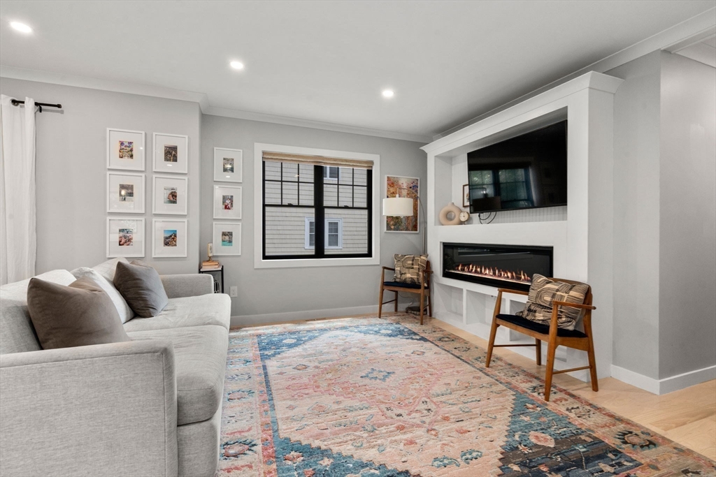 103 Warwick Road, Unit 103 Newton, MA 02465 - Photo 7 of 38