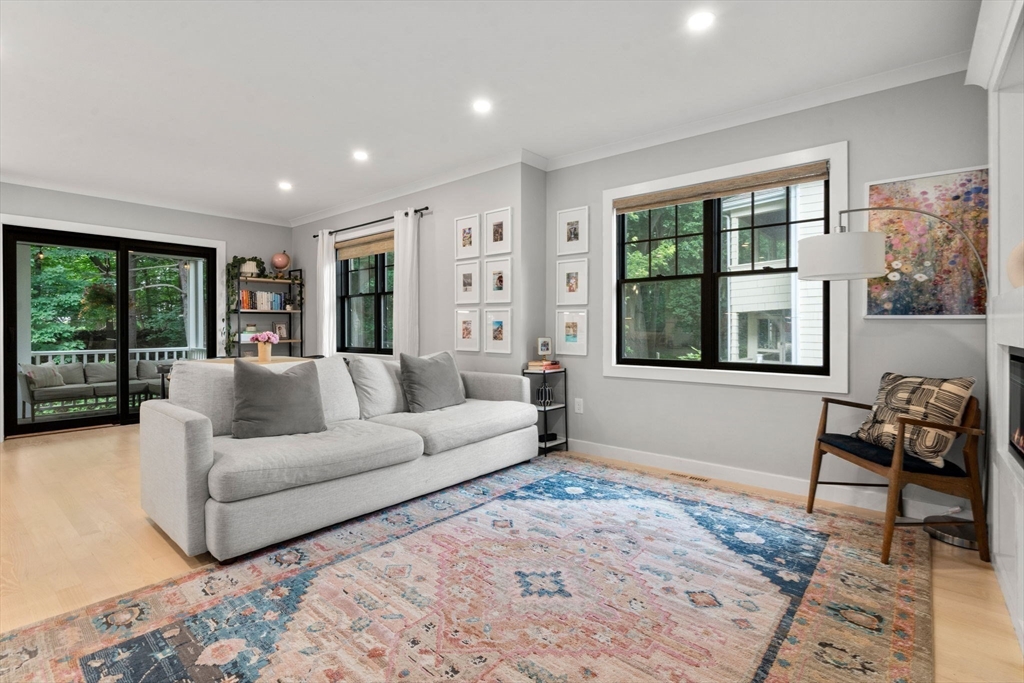 103 Warwick Road, Unit 103 Newton, MA 02465 - Photo 8 of 38