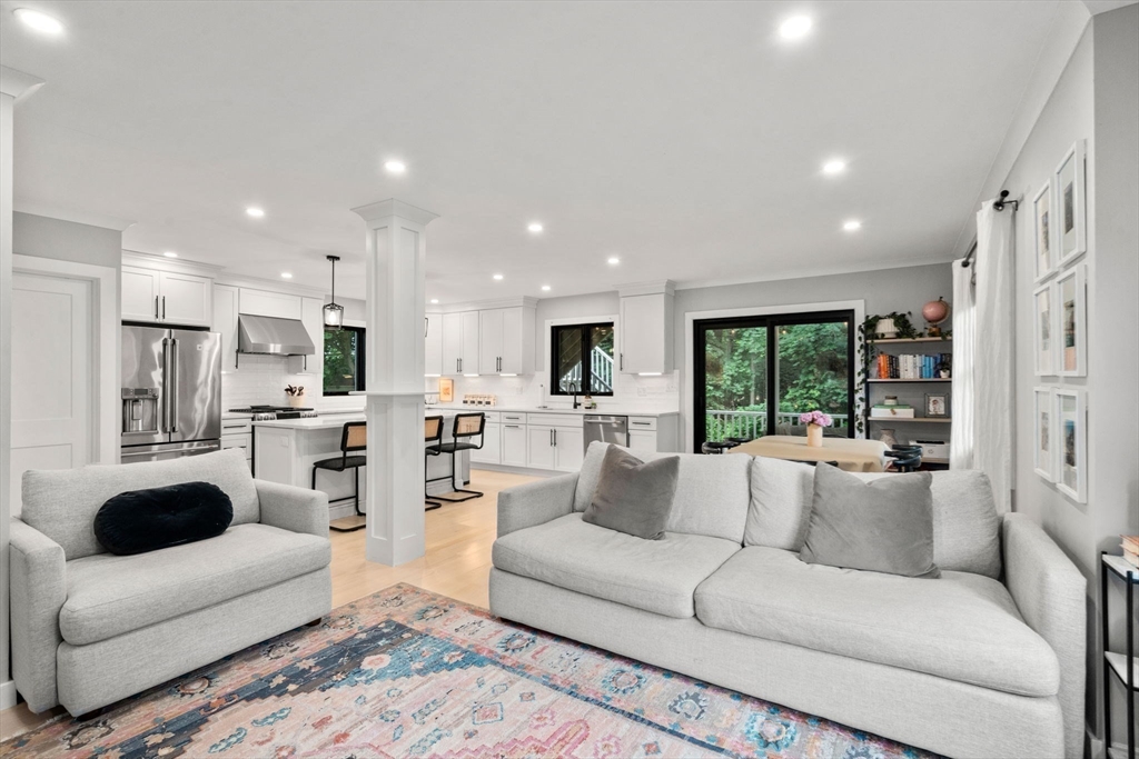 103 Warwick Road, Unit 103 Newton, MA 02465 - Photo 9 of 38