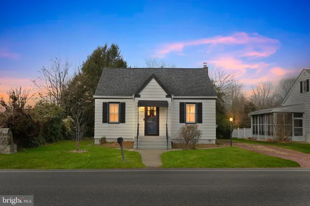 $350,000 | 643 Blue Bell Road, Williamstown, NJ 08094