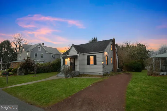 $350,000 | 643 Blue Bell Road, Williamstown, NJ 08094