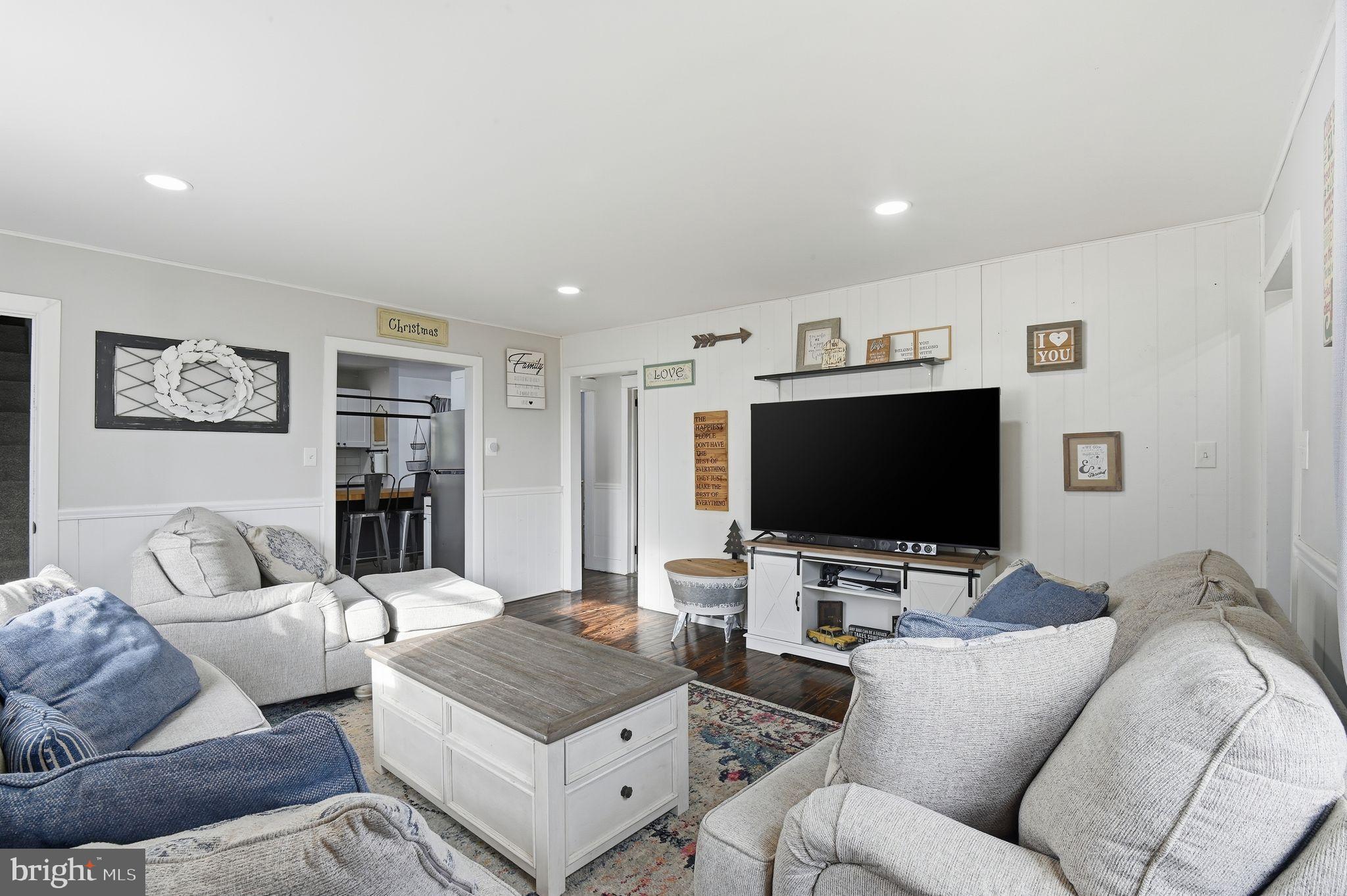 643 Blue Bell Road Williamstown, NJ 08094 - Photo 8 of 32 Living room
