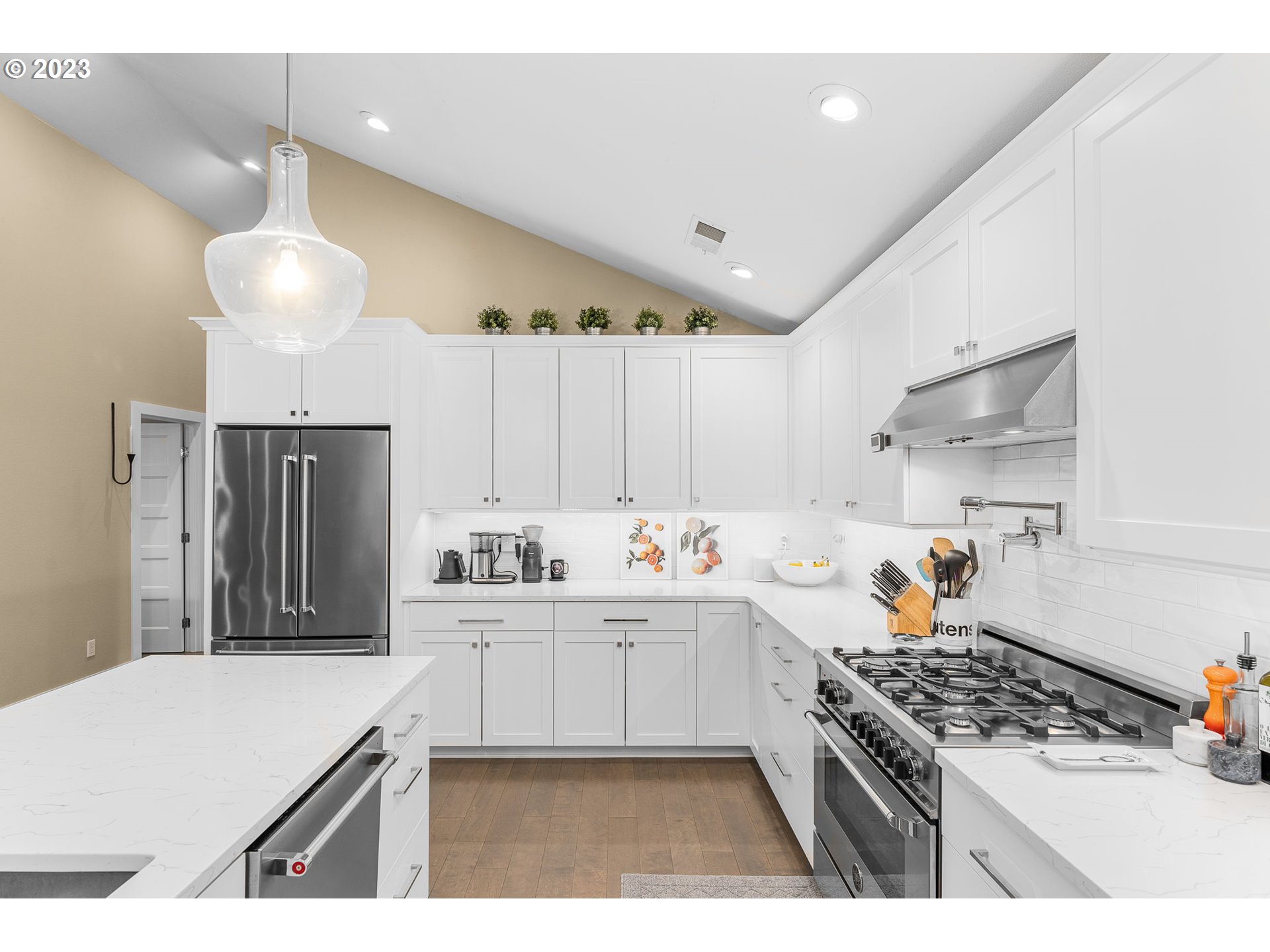 3195 Edgemont Road Lake Oswego, OR 97034 - Photo 11 of 32 Gallery Image 11