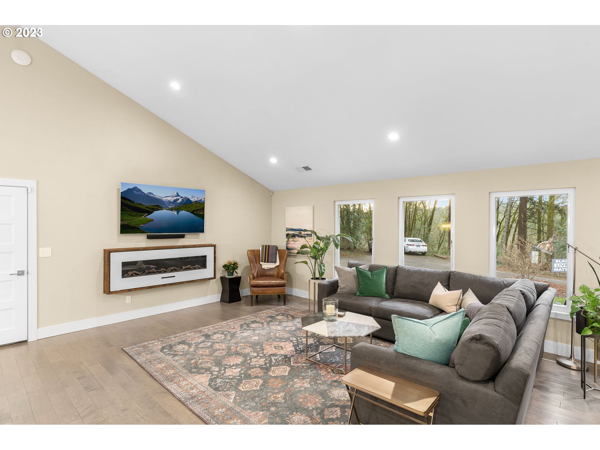 3195 Edgemont Road Lake Oswego, OR 97034 - Photo 5 of 32 Gallery Image 5
